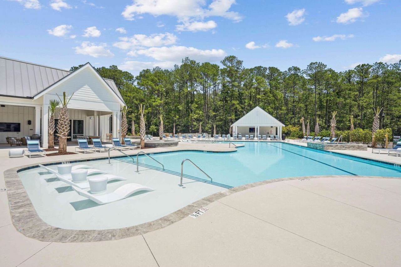 331 Pickwick Dr. Photo 23