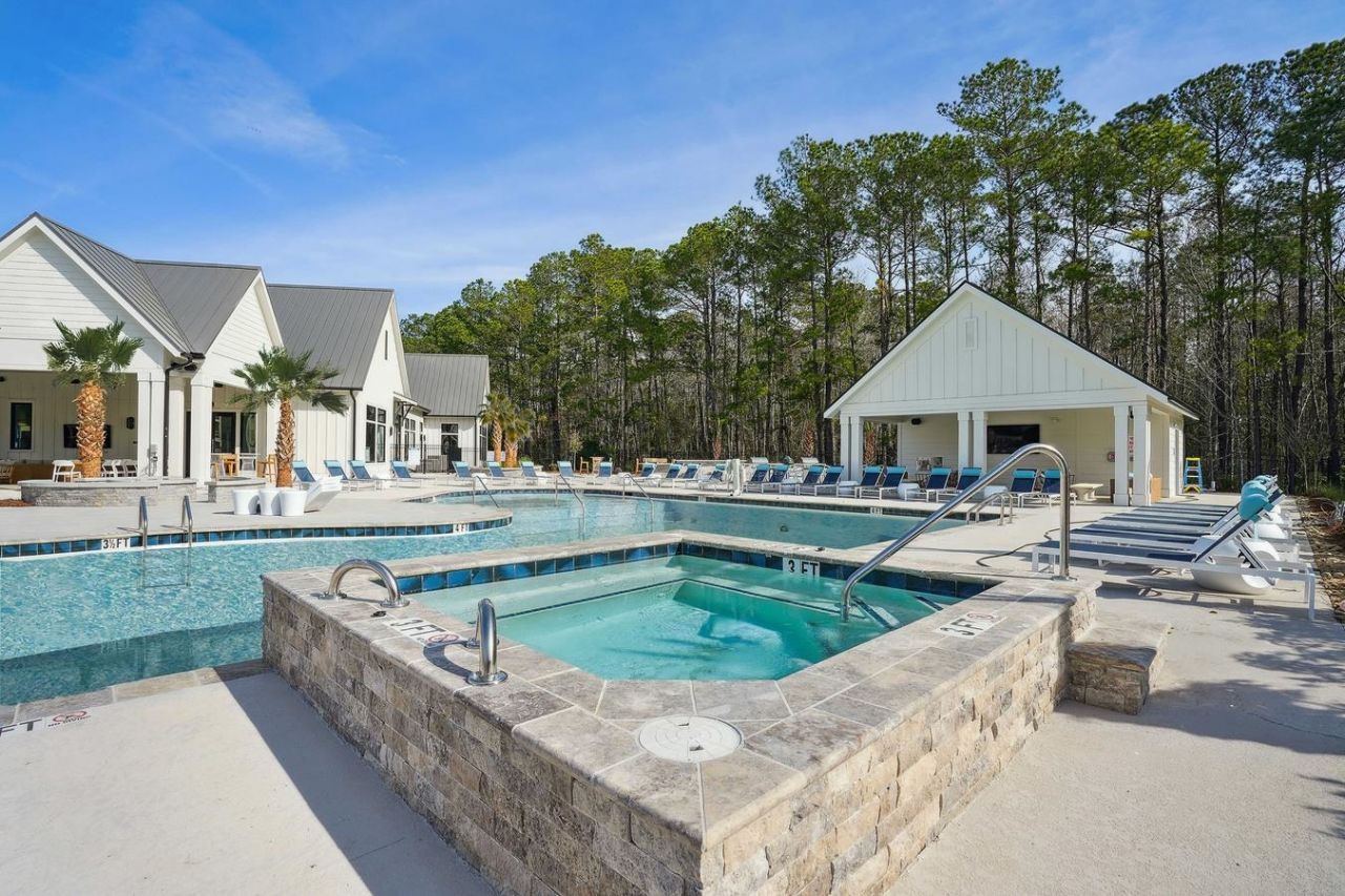 331 Pickwick Dr. Photo 5