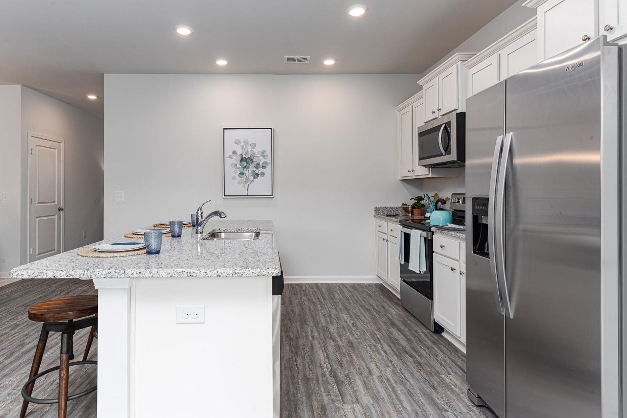 3005 Waterfall Way Photo 4