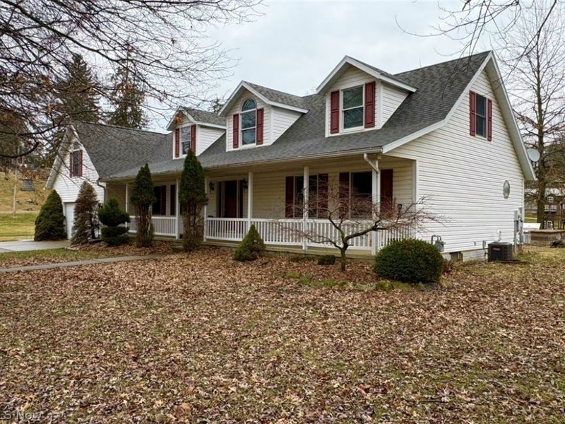 209 Maple Avenue, Saint Clairsville, OH 43950 Photo 3