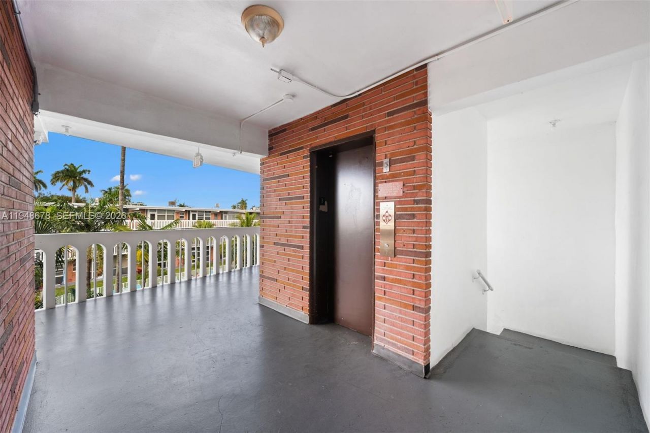 141 NE 10th Ave, Unit 26C, Hallandale Beach, FL 33009 Photo