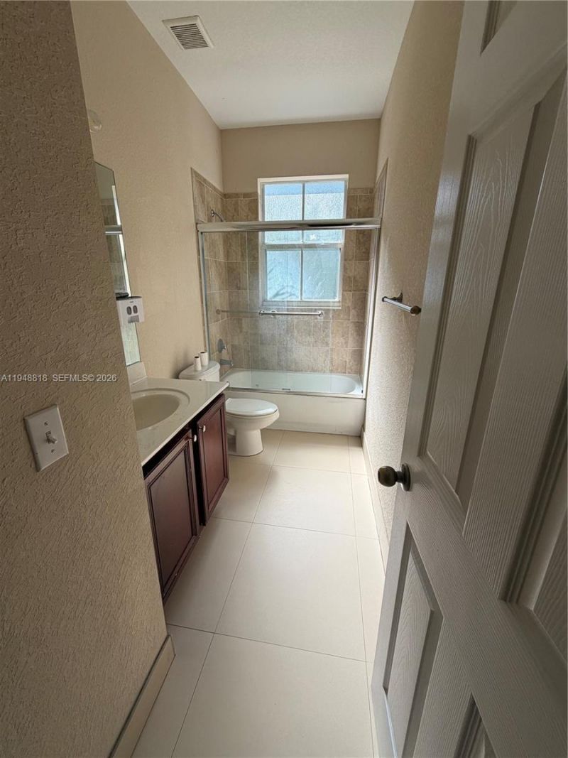 20715 NE 10th Ct, Unit 20715, Miami, FL 33179 Photo