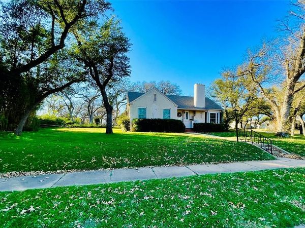 401 S Hillcrest Avenue , Eastland, TX 76448