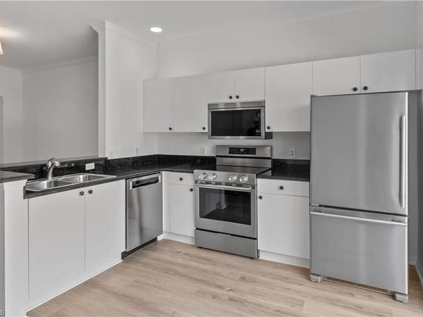 3281 Lindsey LN, Unit 4, NAPLES, FL 34109
