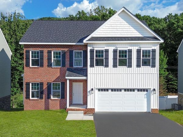 2812 Russlen DR, Salem, VA 24153