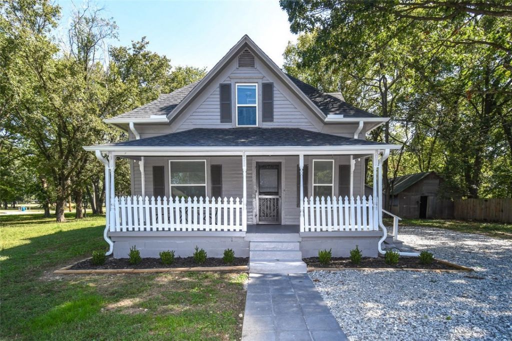 316 N Mckinnon Avenue, Gentry, AR 72734 Main Photo