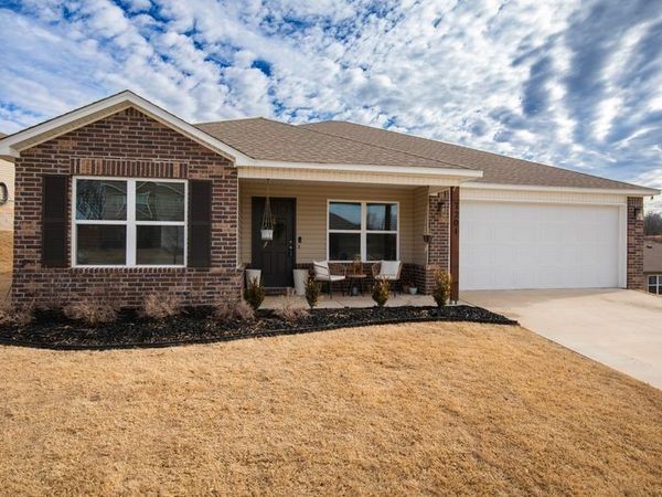 7201 SW Chalkstone Road, Bentonville, AR 72713
