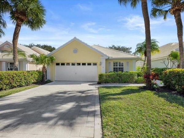 11 Dorchester Circle, Palm Beach Gardens, FL 33418