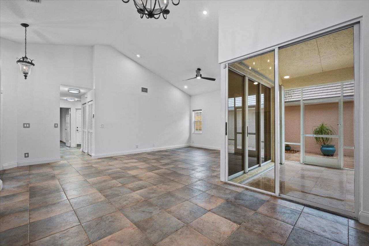 11 Dorchester Circle, Palm Beach Gardens, FL 33418 Photo