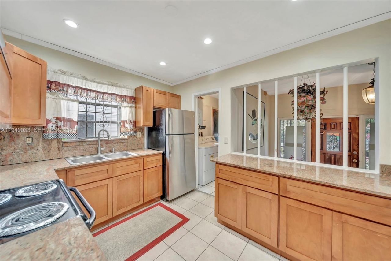 244 NW 43rd St, Miami, FL 33127 Photo