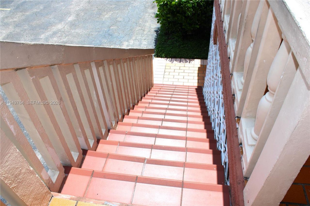 1154 W 35th St , Unit 221, Hialeah, FL 33012 Photo