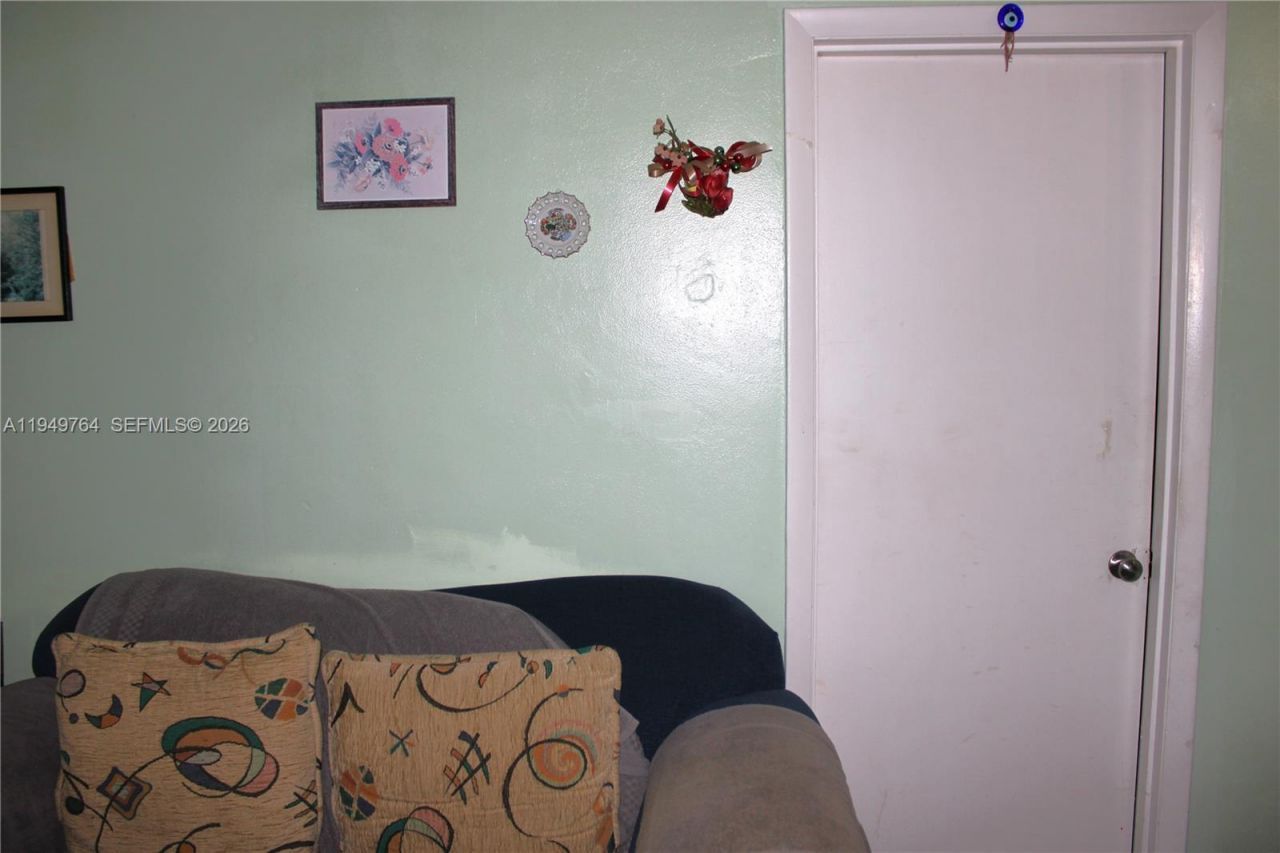 1154 W 35th St , Unit 221, Hialeah, FL 33012 Photo