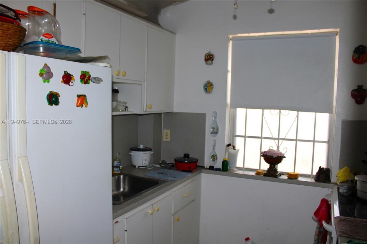 1154 W 35th St , Unit 221, Hialeah, FL 33012 Photo