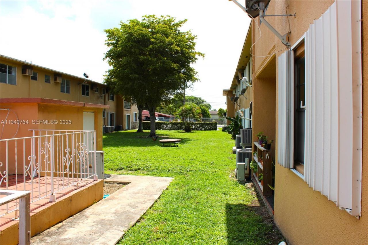 1154 W 35th St , Unit 221, Hialeah, FL 33012 Photo