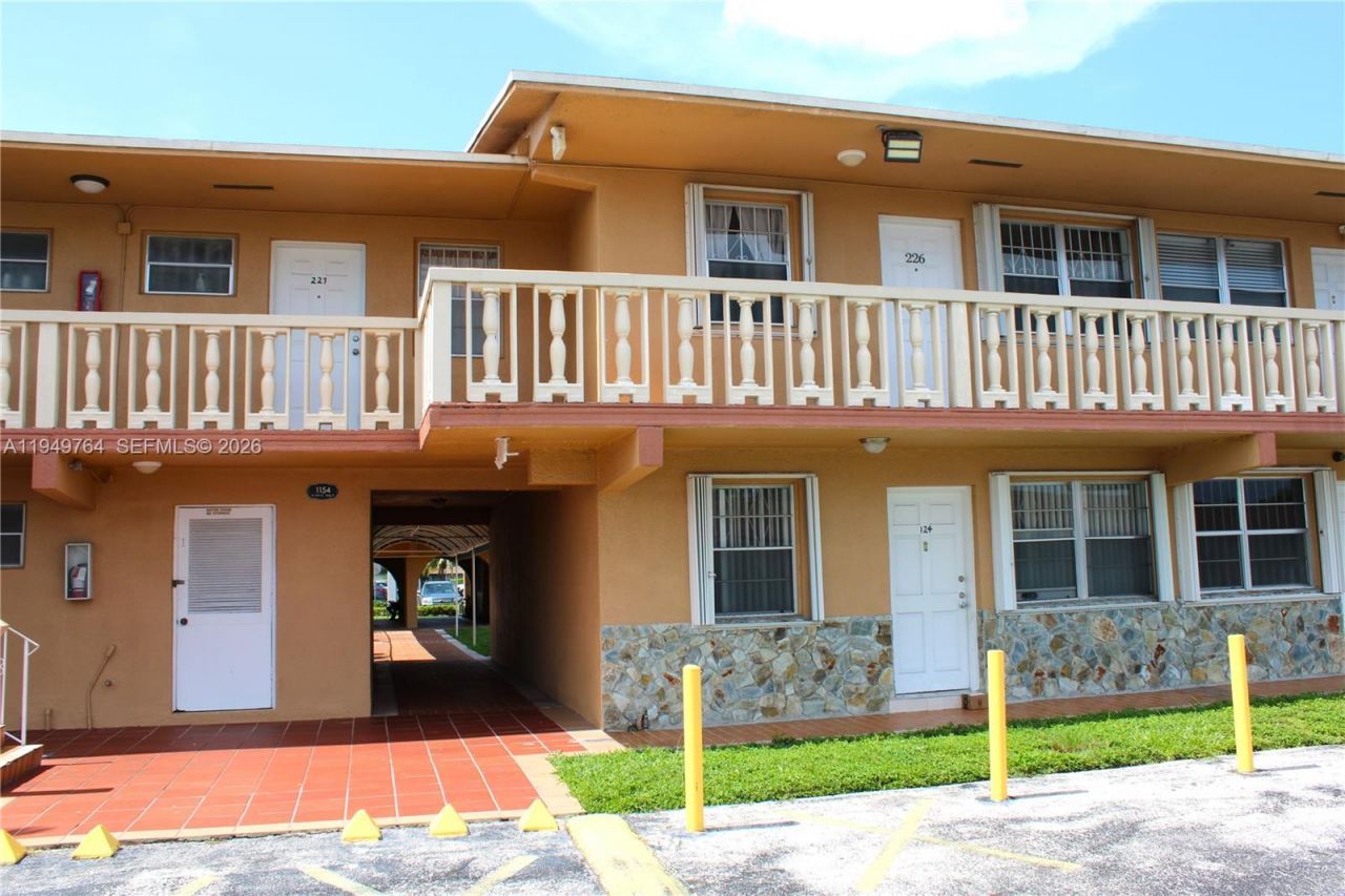 1154 W 35th St , Unit 221, Hialeah, FL 33012 Photo