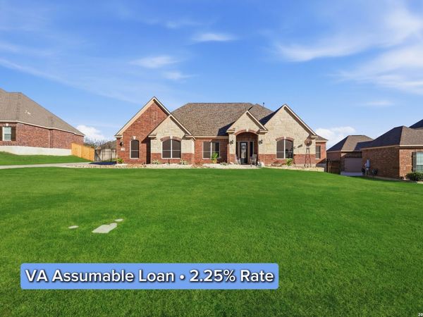 239 Sittre Dr, Castroville, TX 78009