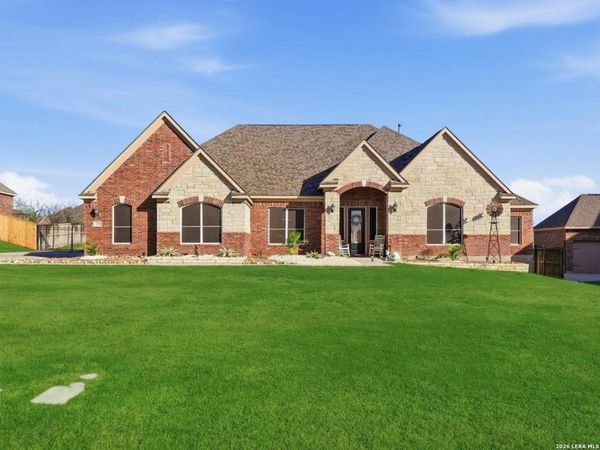 239 Sittre Dr, Castroville, TX 78009