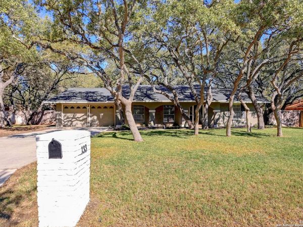 133 Garrapata Ln, Hollywood Park, TX 78232