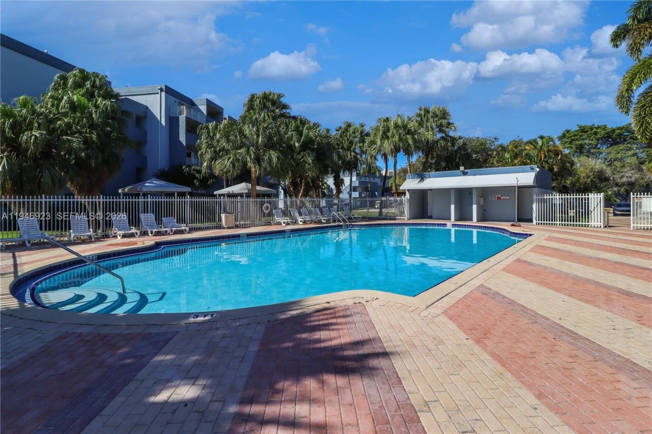 9373 Fontainebleau Blvd, Unit K234, Miami, FL 33172 Photo