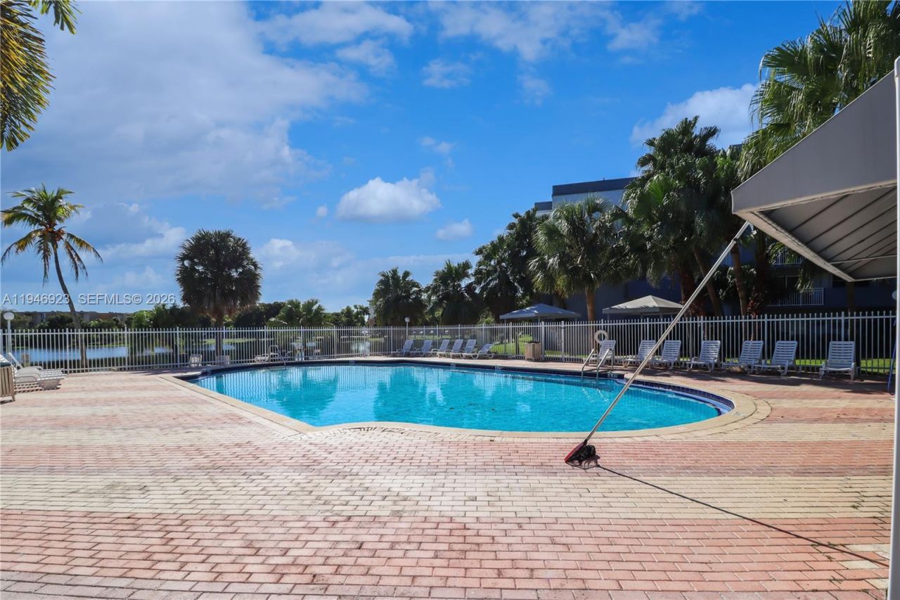 9373 Fontainebleau Blvd, Unit K234, Miami, FL 33172 Photo