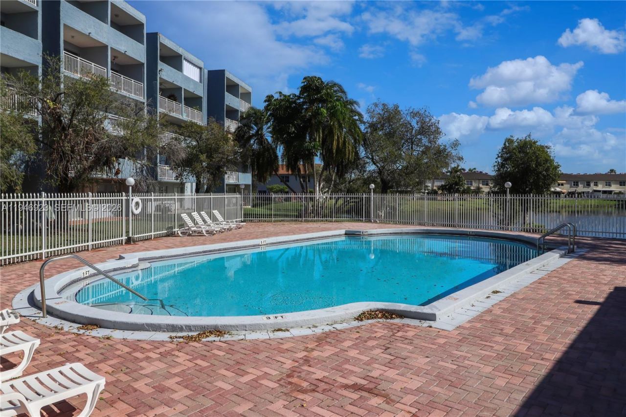 9373 Fontainebleau Blvd, Unit K234, Miami, FL 33172 Photo