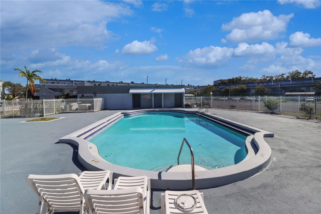 9373 Fontainebleau Blvd, Unit K234, Miami, FL 33172 Photo