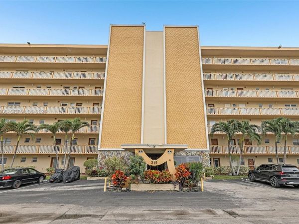 319 NE 14th Ave, Unit 501, Hallandale Beach, FL 33009