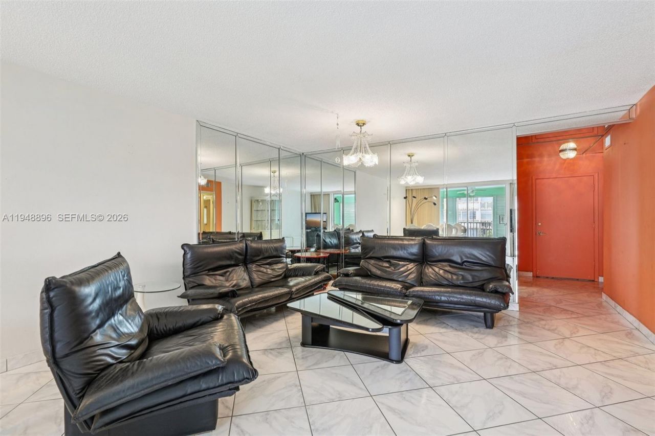 319 NE 14th Ave, Unit 501, Hallandale Beach, FL 33009 Photo