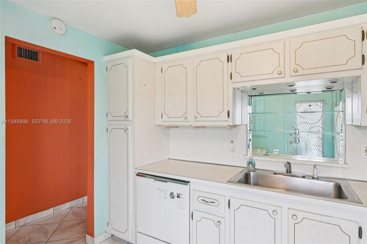 319 NE 14th Ave, Unit 501, Hallandale Beach, FL 33009 Photo