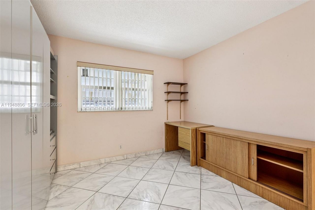 319 NE 14th Ave, Unit 501, Hallandale Beach, FL 33009 Photo