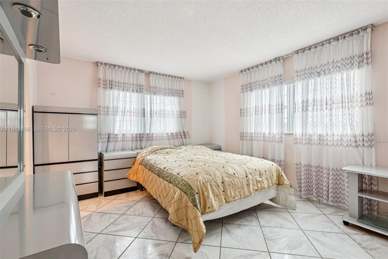 319 NE 14th Ave, Unit 501, Hallandale Beach, FL 33009 Photo