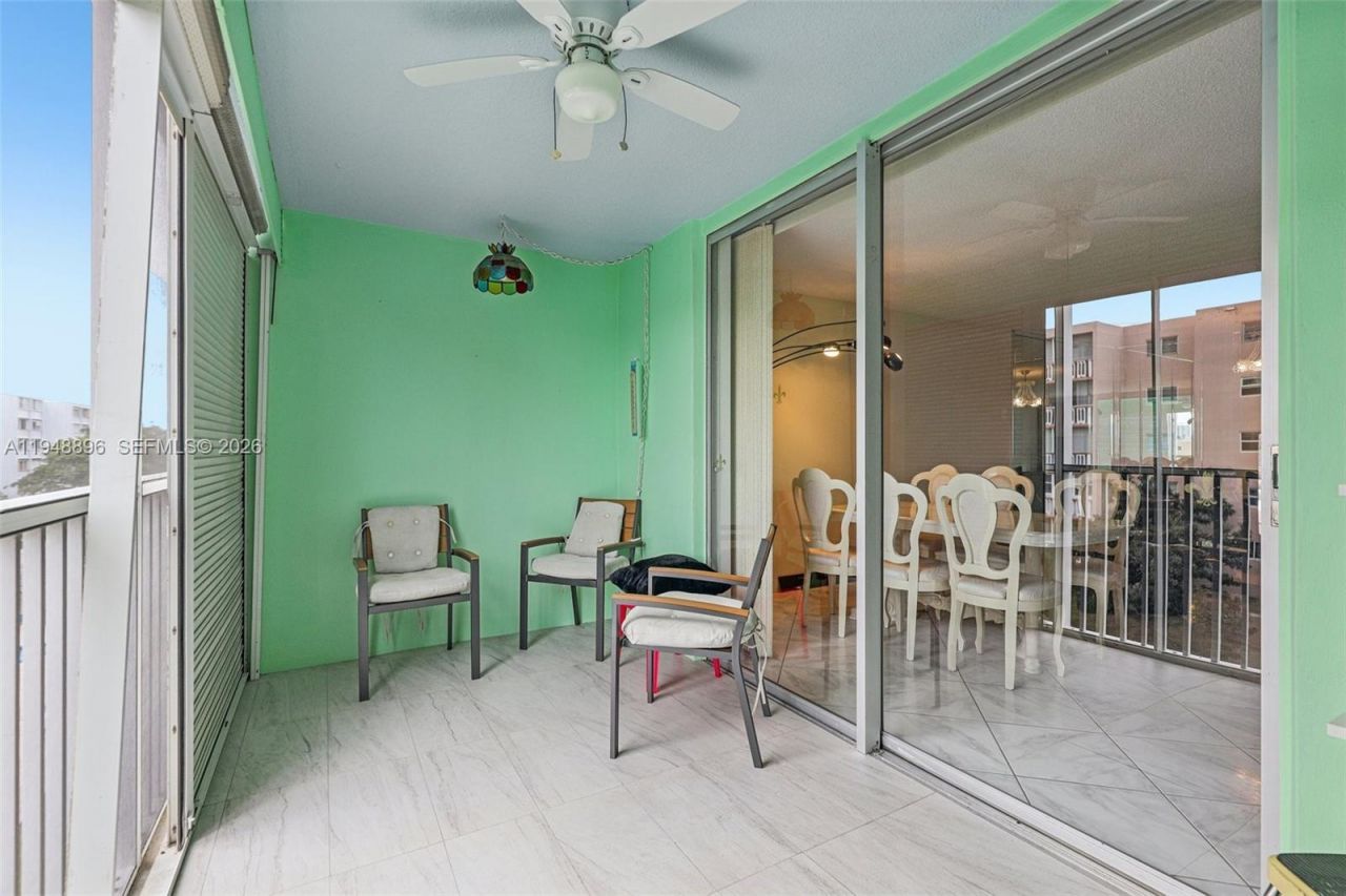 319 NE 14th Ave, Unit 501, Hallandale Beach, FL 33009 Photo