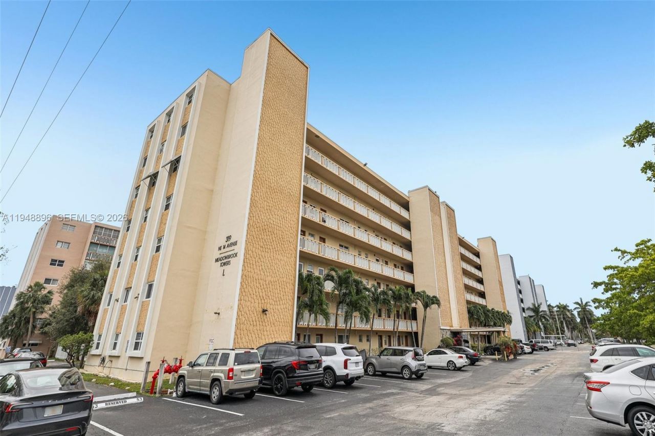 319 NE 14th Ave, Unit 501, Hallandale Beach, FL 33009 Photo