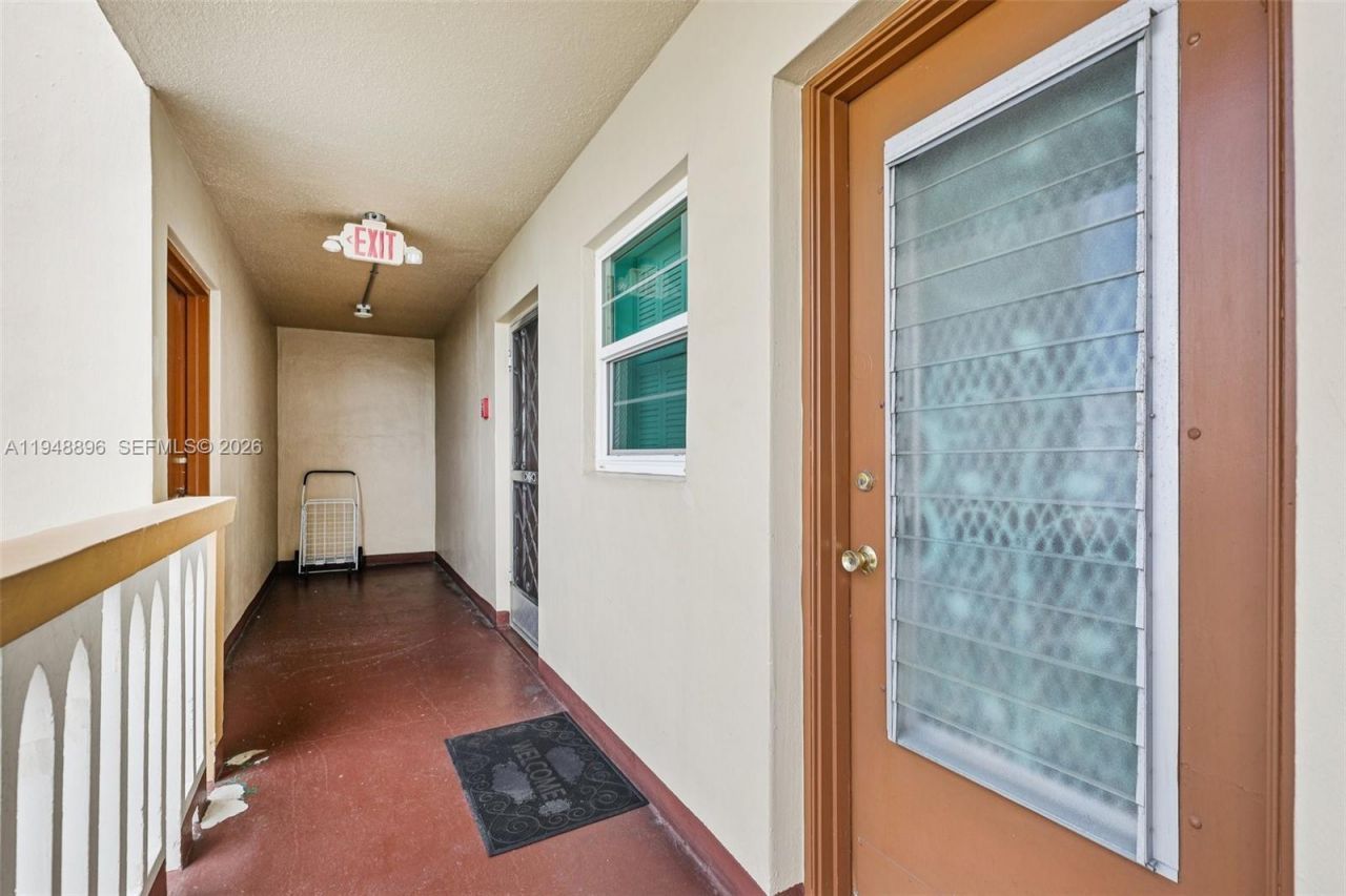 319 NE 14th Ave, Unit 501, Hallandale Beach, FL 33009 Photo