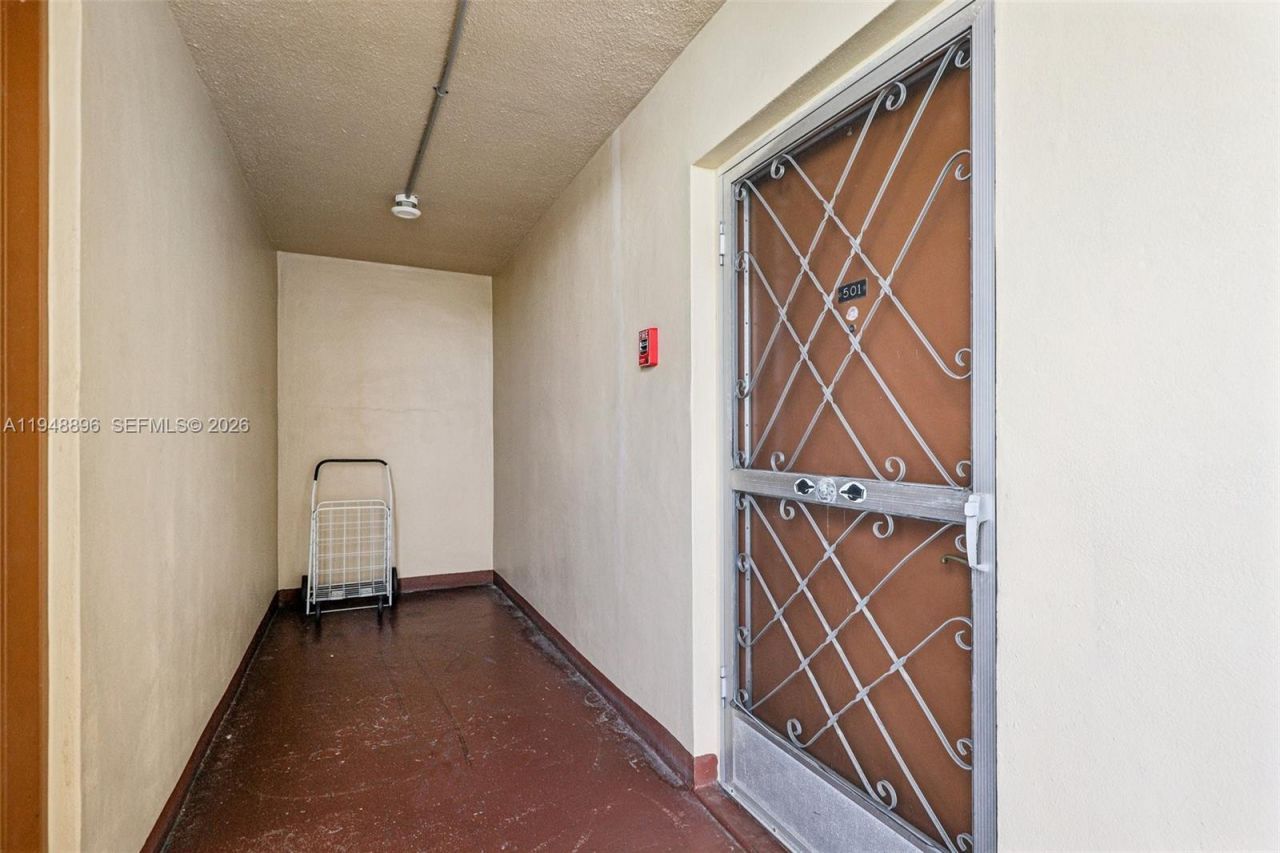 319 NE 14th Ave, Unit 501, Hallandale Beach, FL 33009 Photo