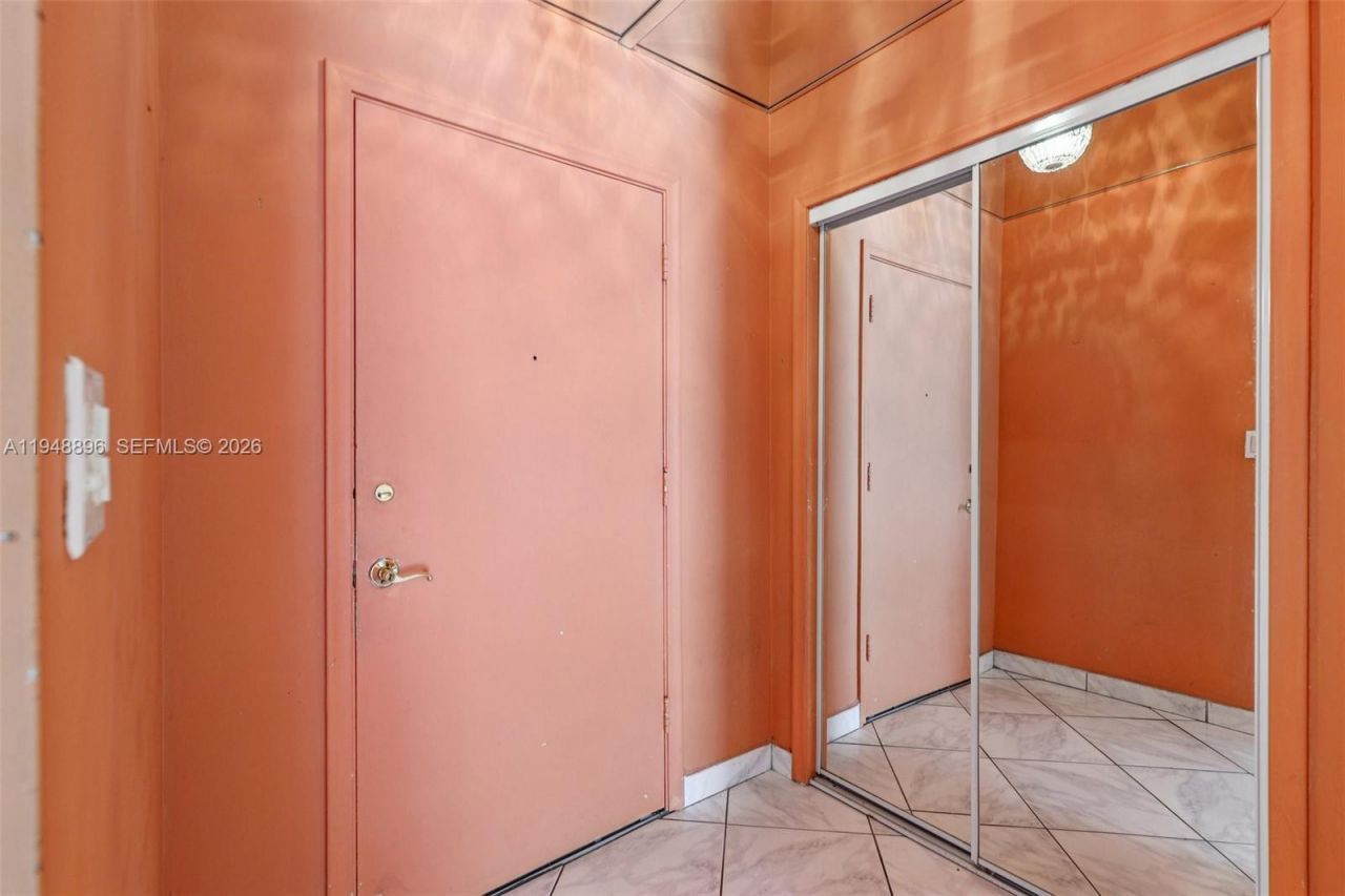 319 NE 14th Ave, Unit 501, Hallandale Beach, FL 33009 Photo