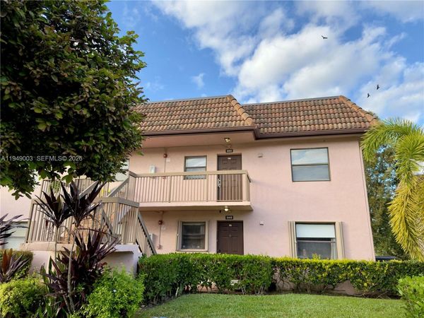 10453 NW 11th St , Unit 206, Pembroke Pines, FL 33026