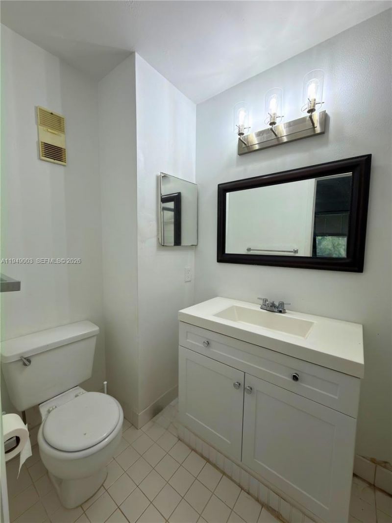 10453 NW 11th St , Unit 206, Pembroke Pines, FL 33026 Photo