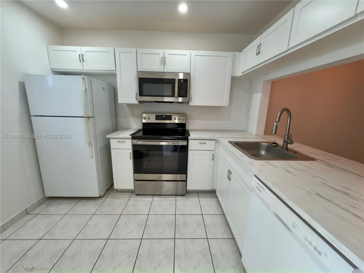 10453 NW 11th St , Unit 206, Pembroke Pines, FL 33026 Photo