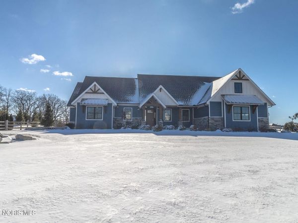 3302 Chapel Creek Drive, Perrysburg, OH 43551