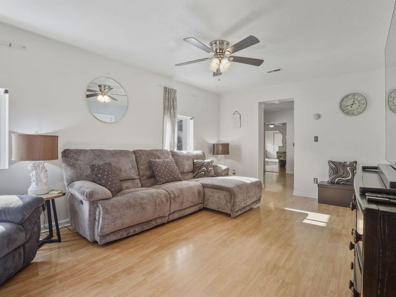 818 Lawndale Avenue, Columbus, OH 43207 Photo 12