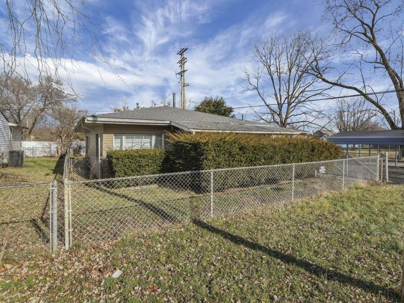 818 Lawndale Avenue, Columbus, OH 43207 Photo 3