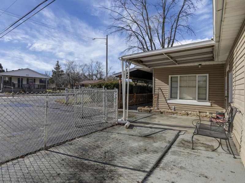 818 Lawndale Avenue, Columbus, OH 43207 Photo 4