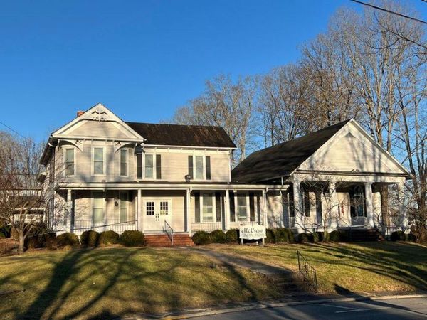 150-156 Courtney Dr, Lewisburg, WV 24901