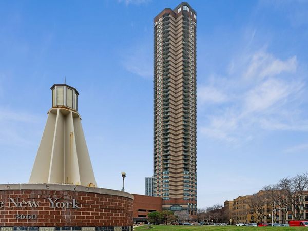 3660 N Lake Shore Drive, Unit 4202, Chicago, IL 60613