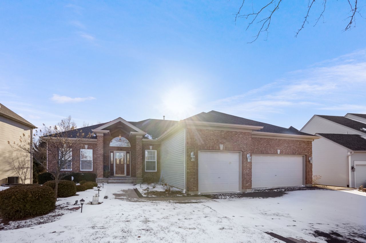 226 Glenbrook Court, Gilberts, IL 60136 Main Photo