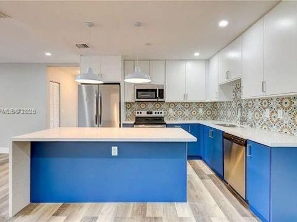 1050 SW 11th St, Unit 1052, Miami, FL 33129