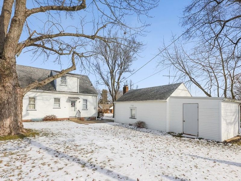 1016 Roseland Road, Alliance, OH 44601 Photo 2