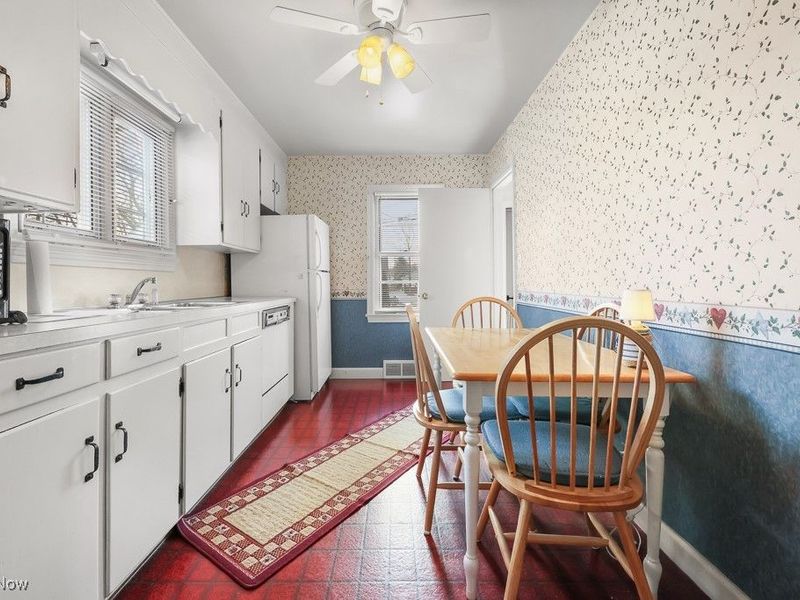 1016 Roseland Road, Alliance, OH 44601 Photo 5