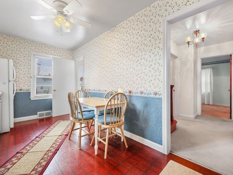 1016 Roseland Road, Alliance, OH 44601 Photo 6